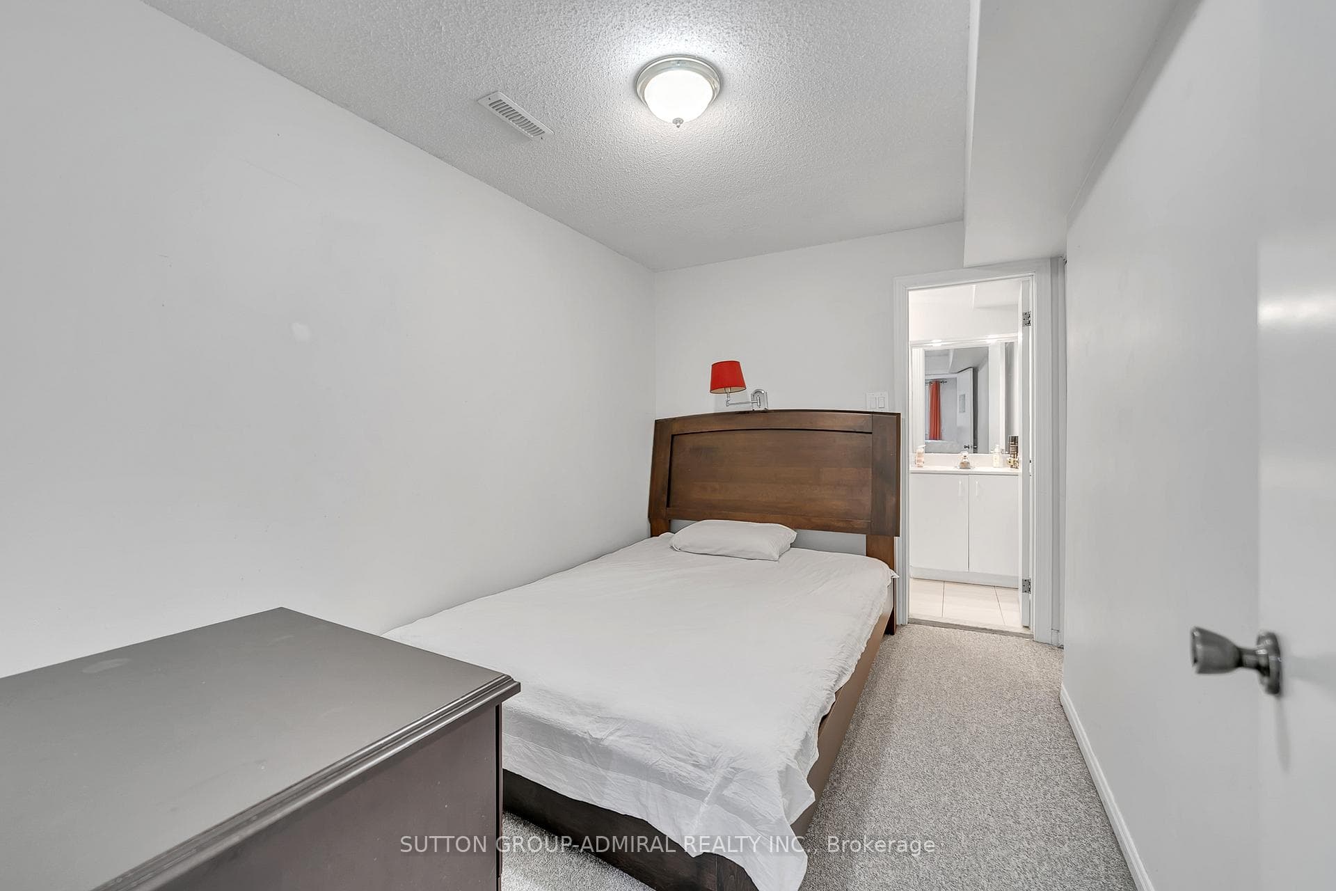 10 Park Lane Circle photo 44