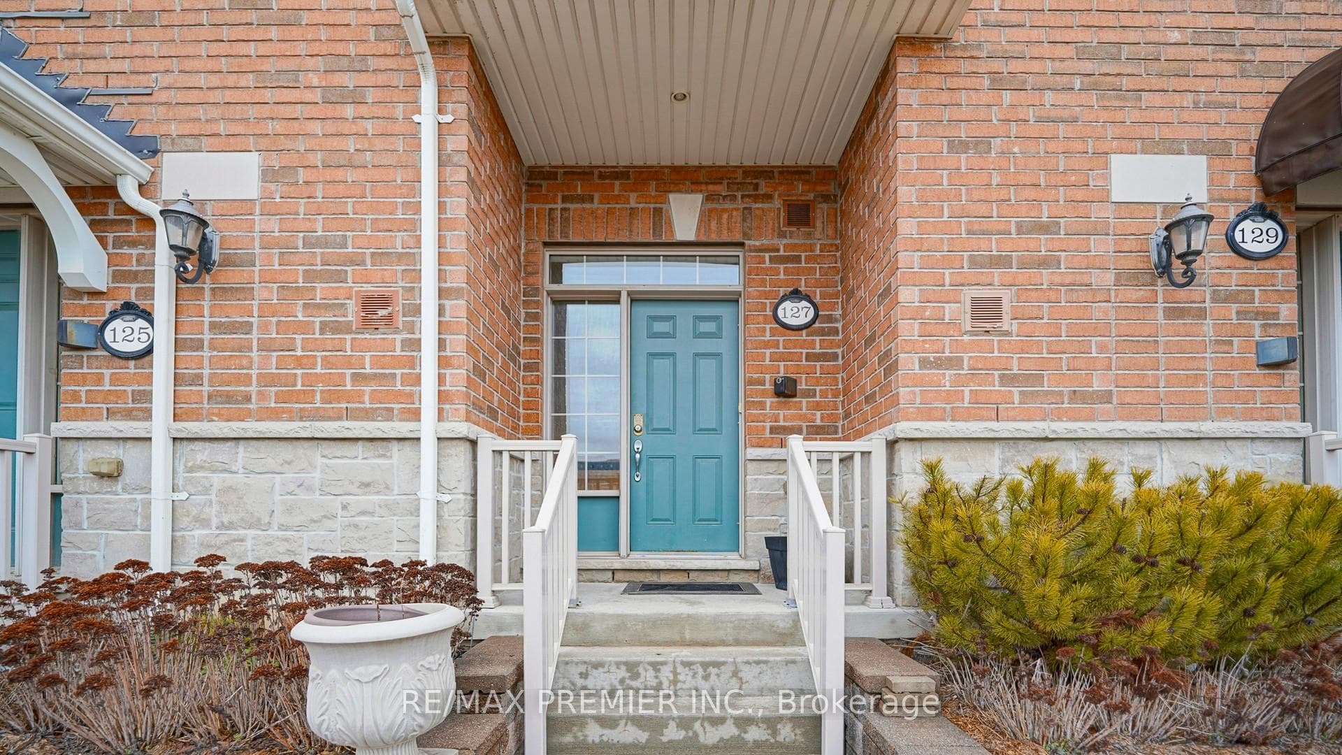 127 Silverwood Avenue Unit 1 photo 3