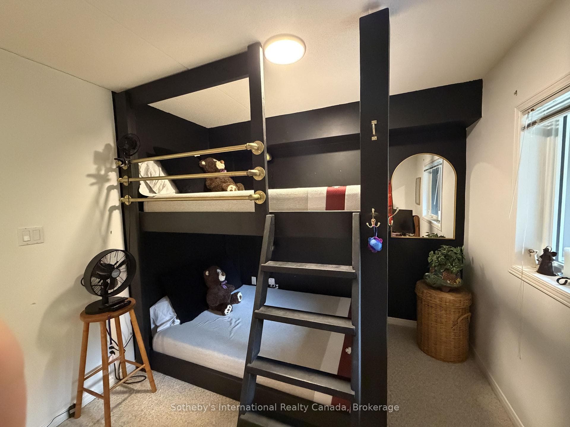 329 MARINERS Way photo 15