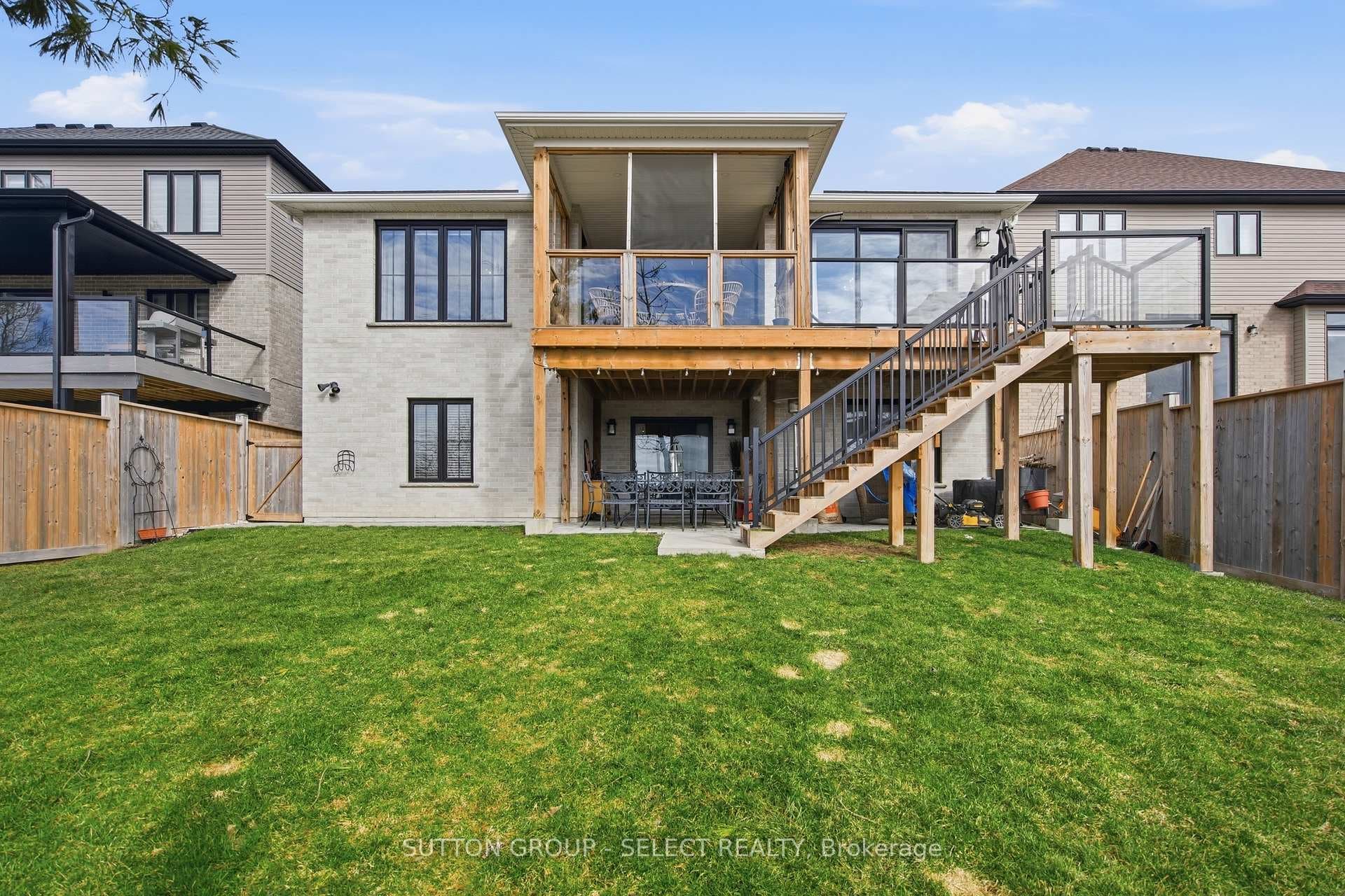 1670 Upper West Avenue photo 38