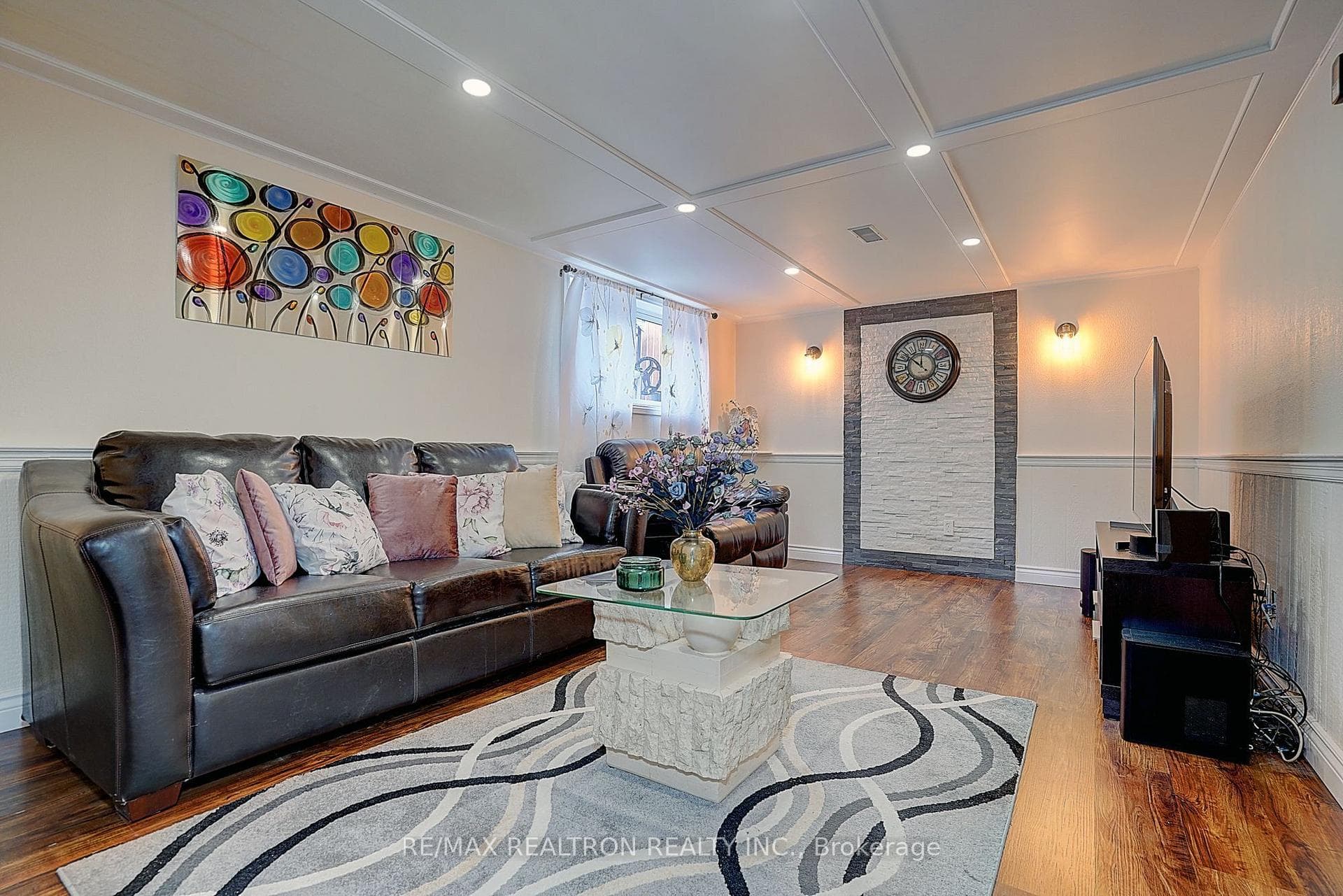 583 Pinewood Street photo 26