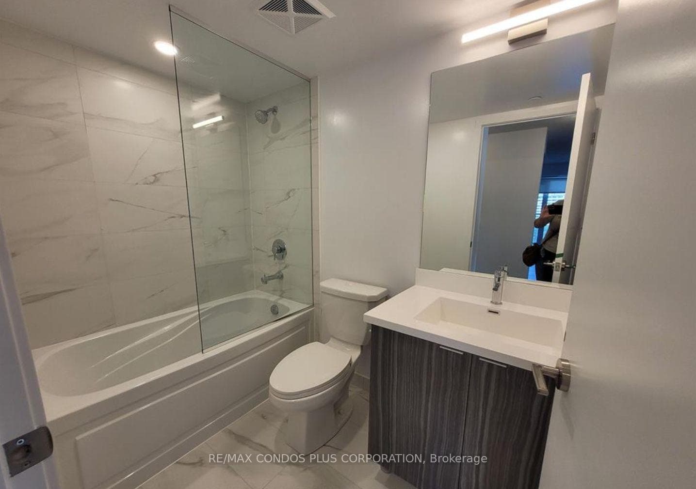 219 Dundas Street Unit 1212 photo 10