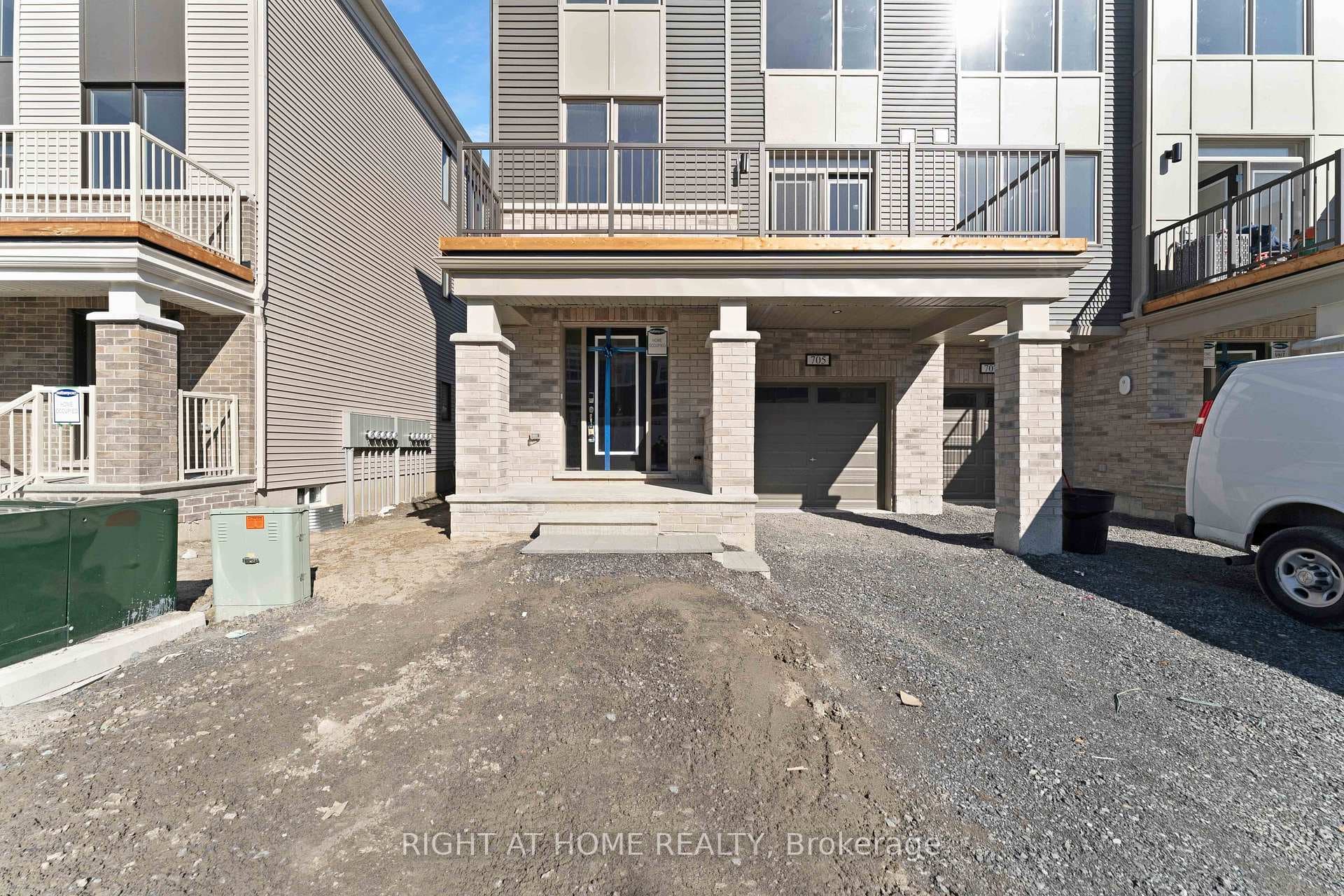 705 QUILTER Row photo 2