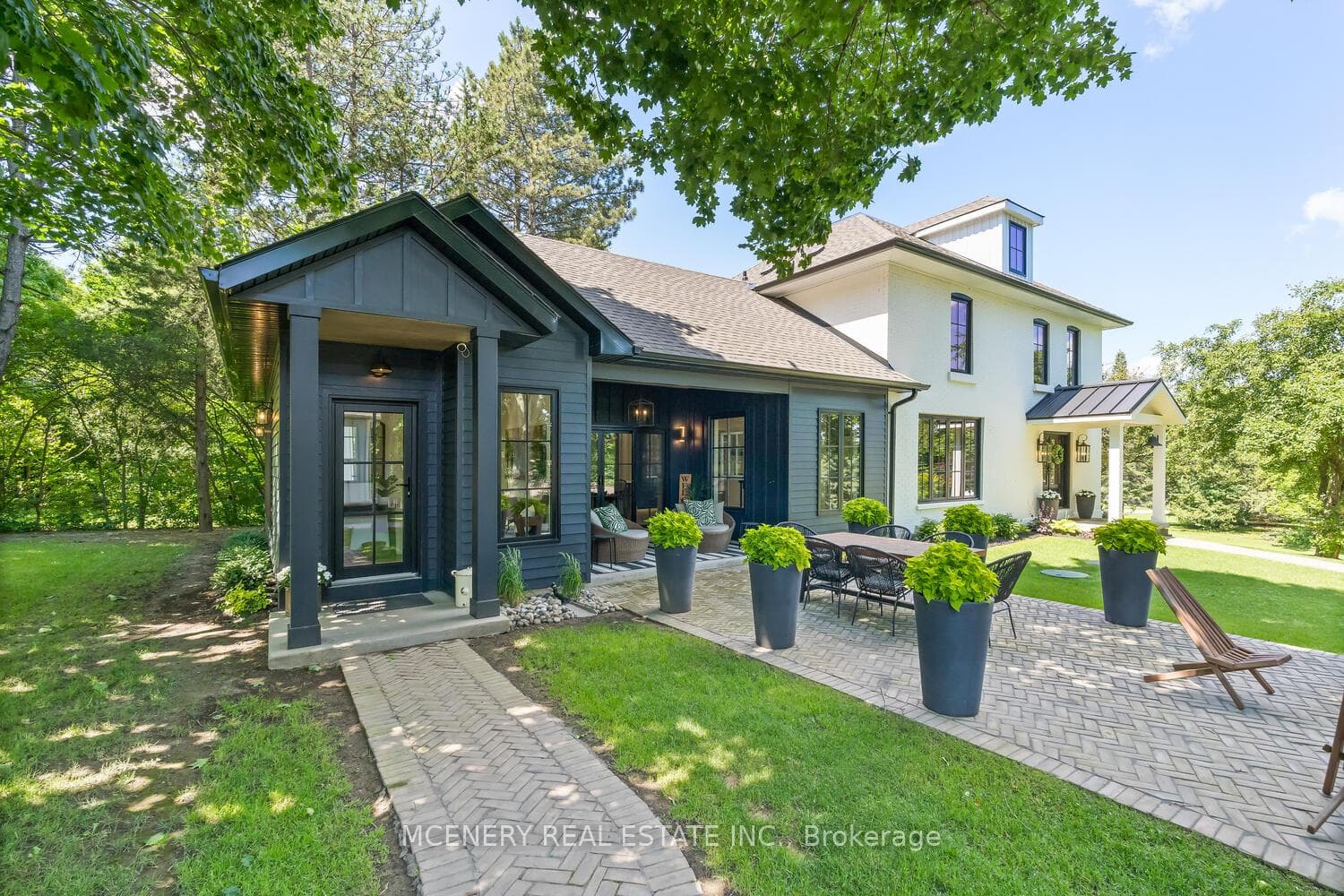 9540 DUNDAS Street photo 1