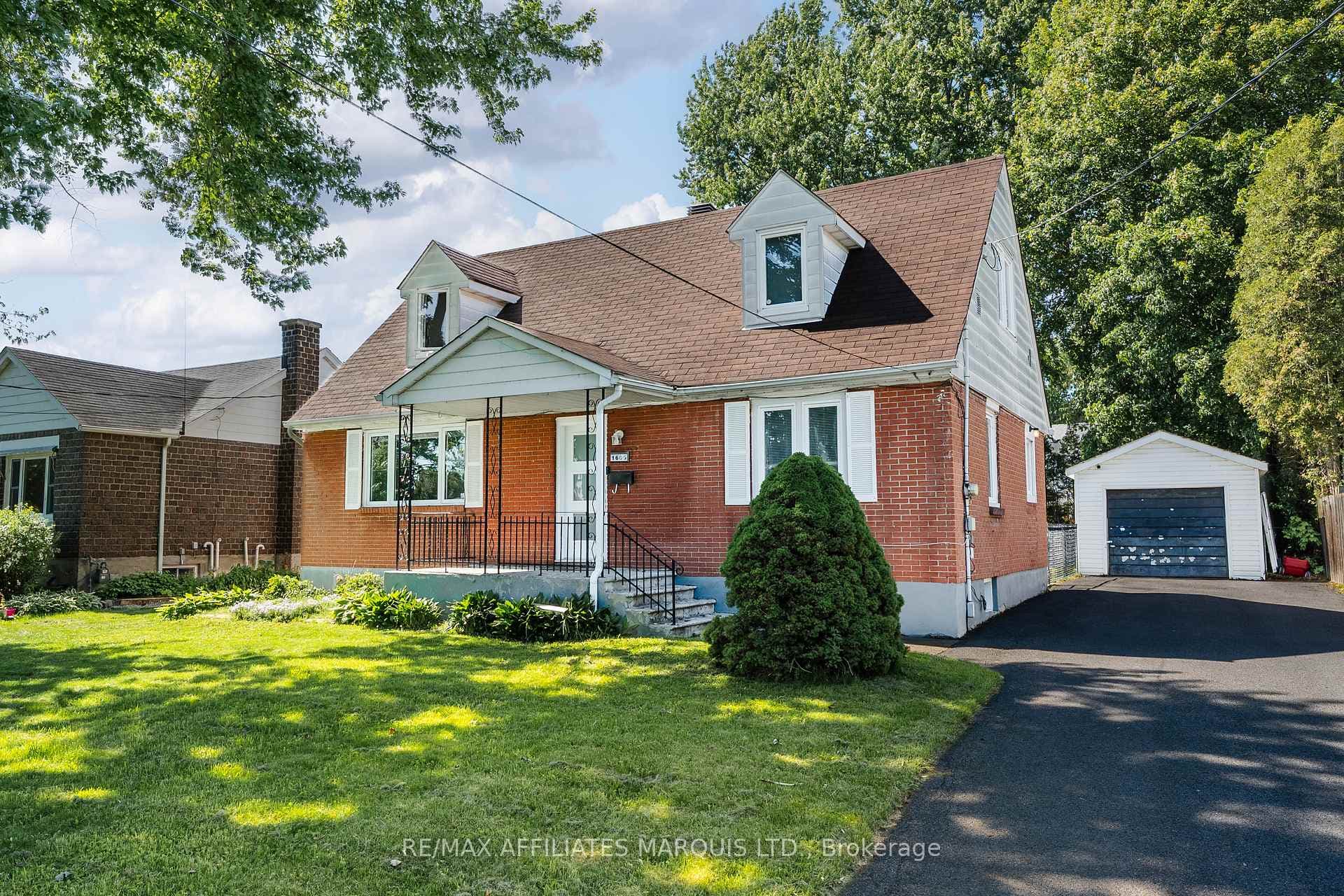 1605 Queen Street photo 2