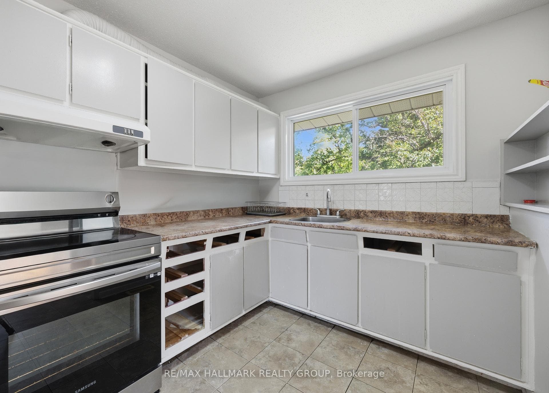 45 Hilliard Avenue photo 15