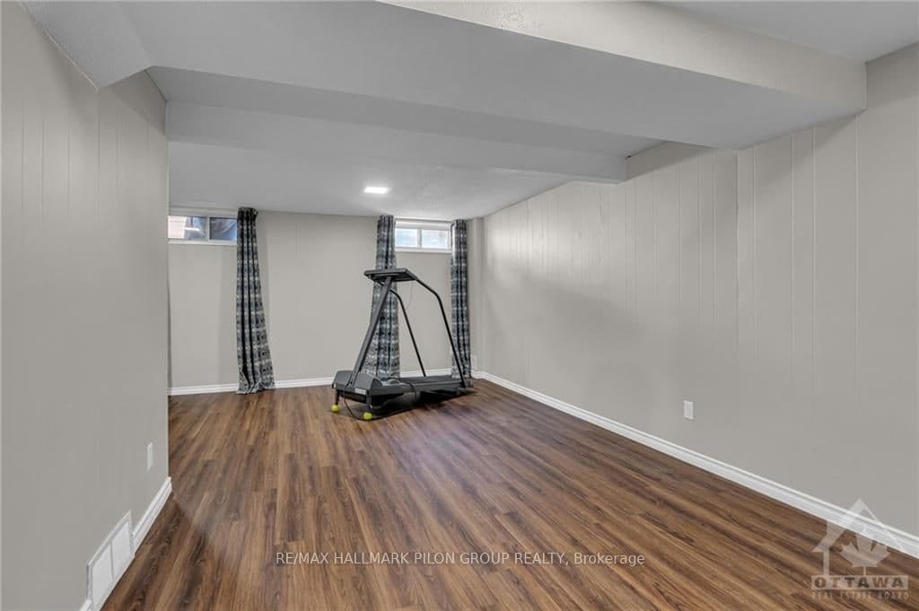 913 ELMSMERE Road Unit G photo 20