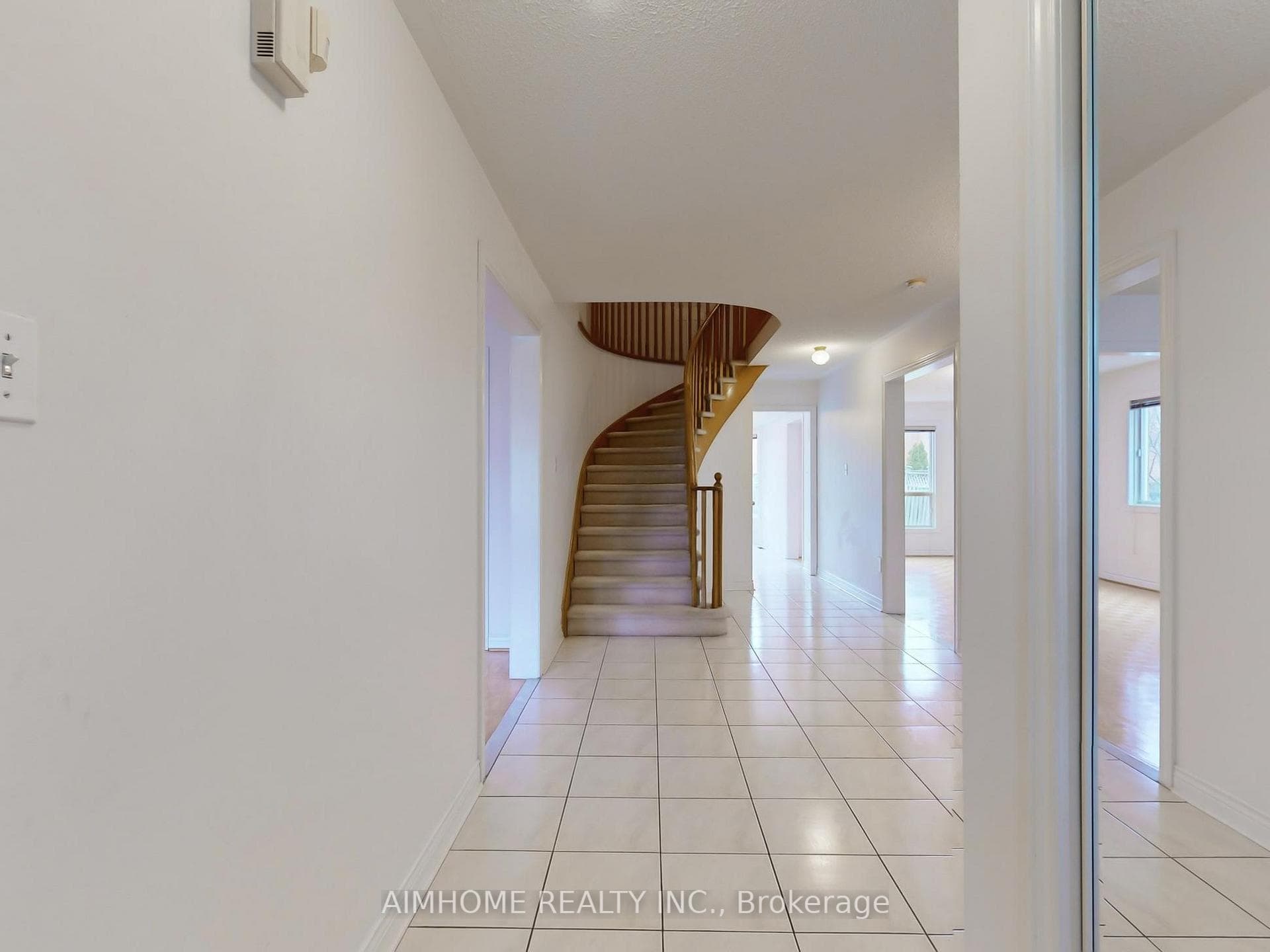 1445 Willowvale Gardens photo 3