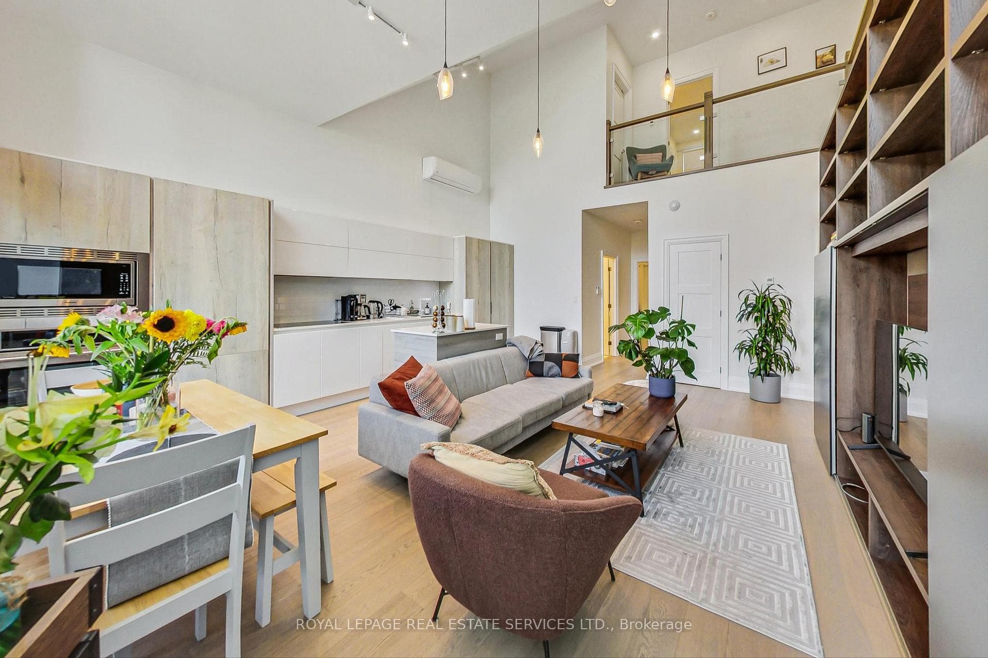 135 Evans Avenue Unit B photo 4