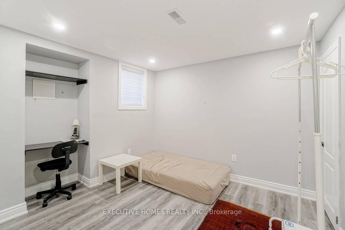 348 wrigglesworth Crescent Unit lower photo 10