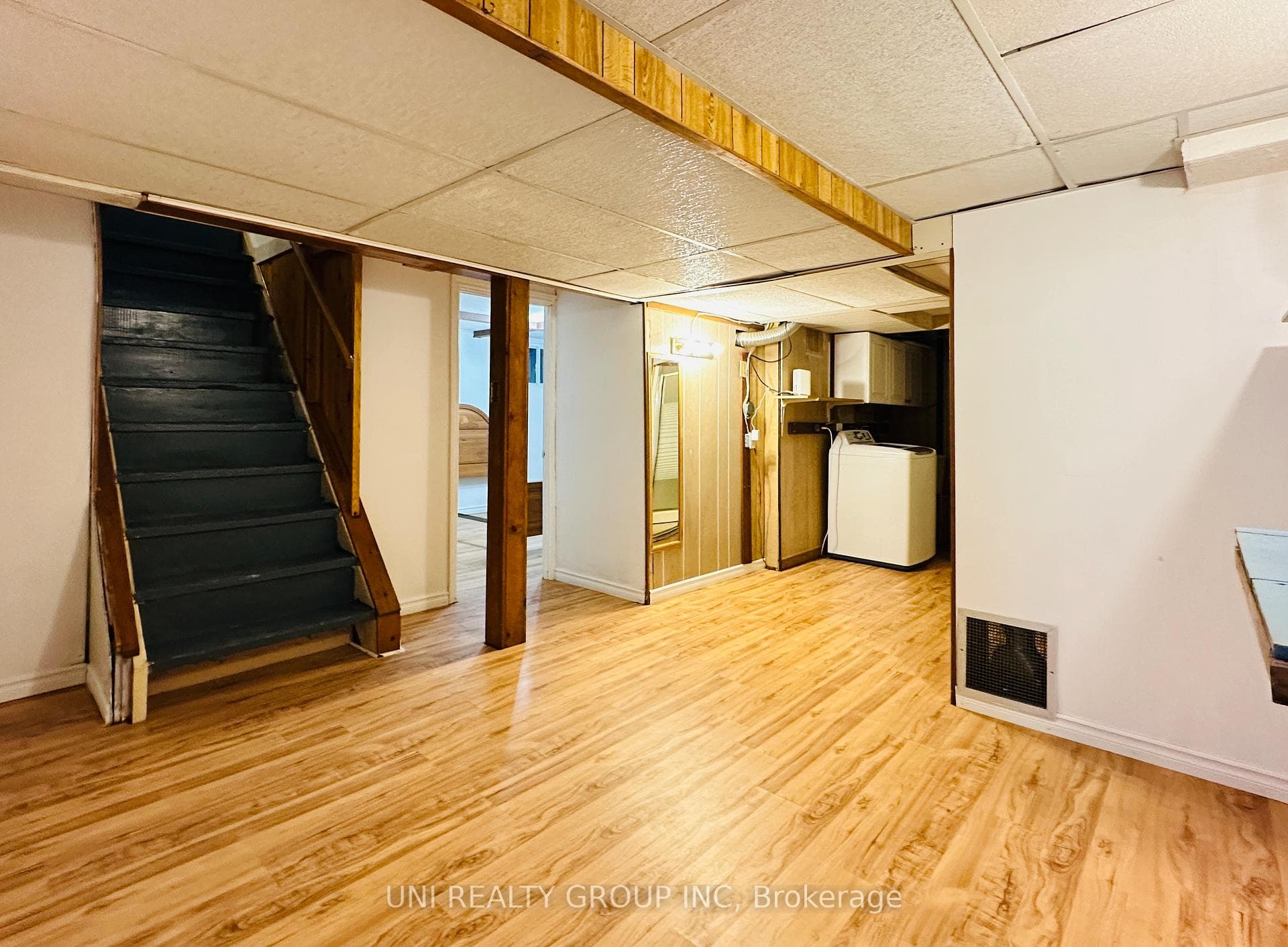 77 Meadowlands Drive photo 39