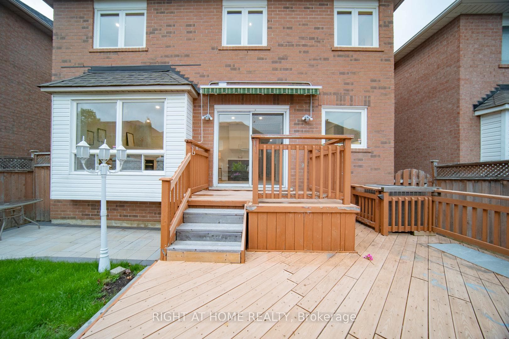 2 level deck at backyard