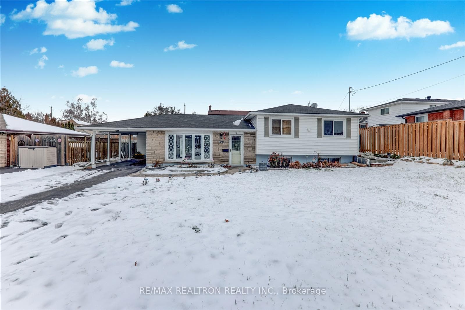 1188 Wakefield Crescent photo 2