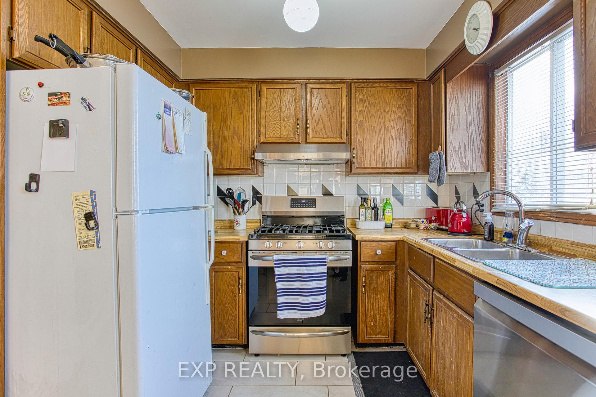 6101 Wildrose Crescent photo 8