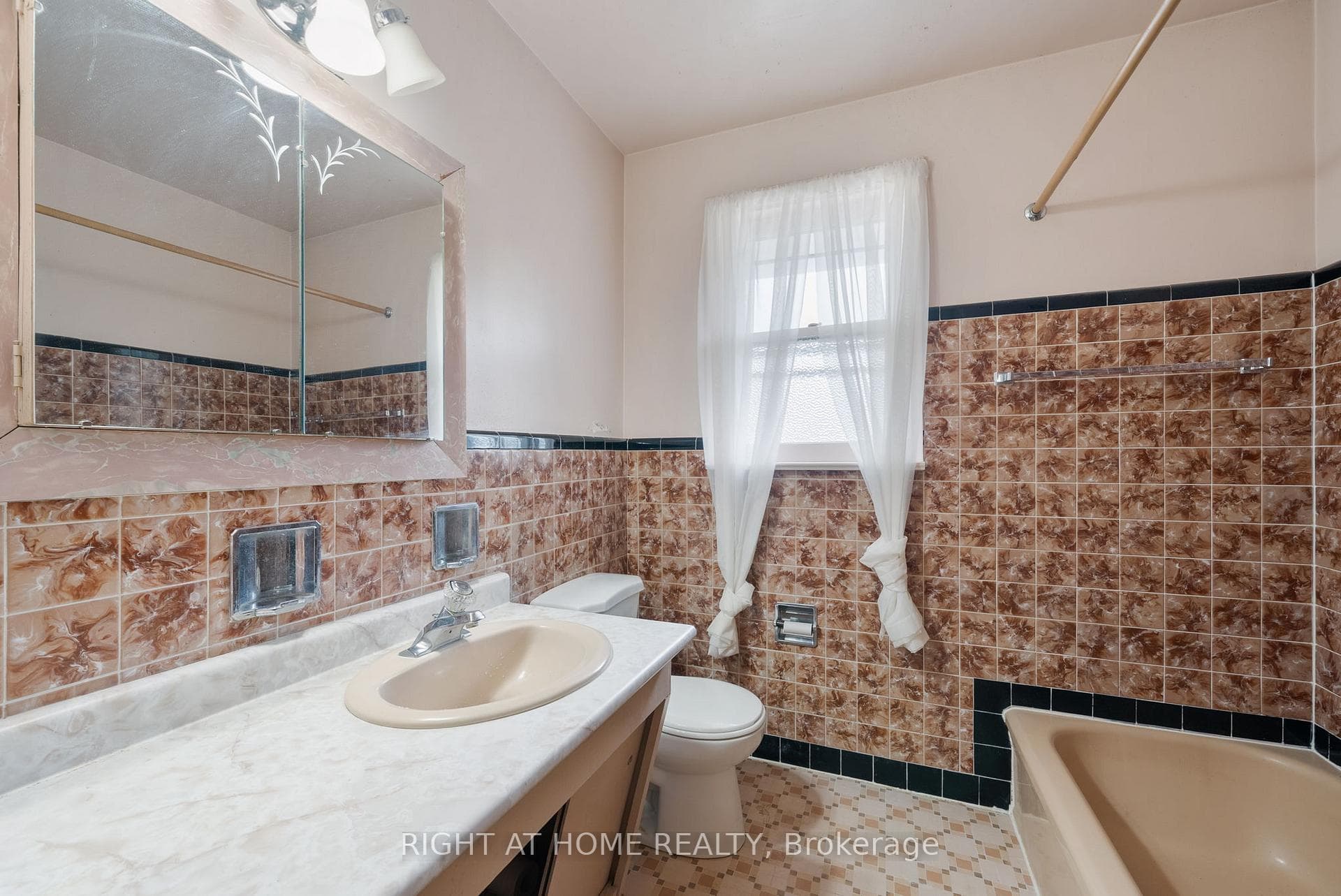 36 Brinloor Boulevard photo 24