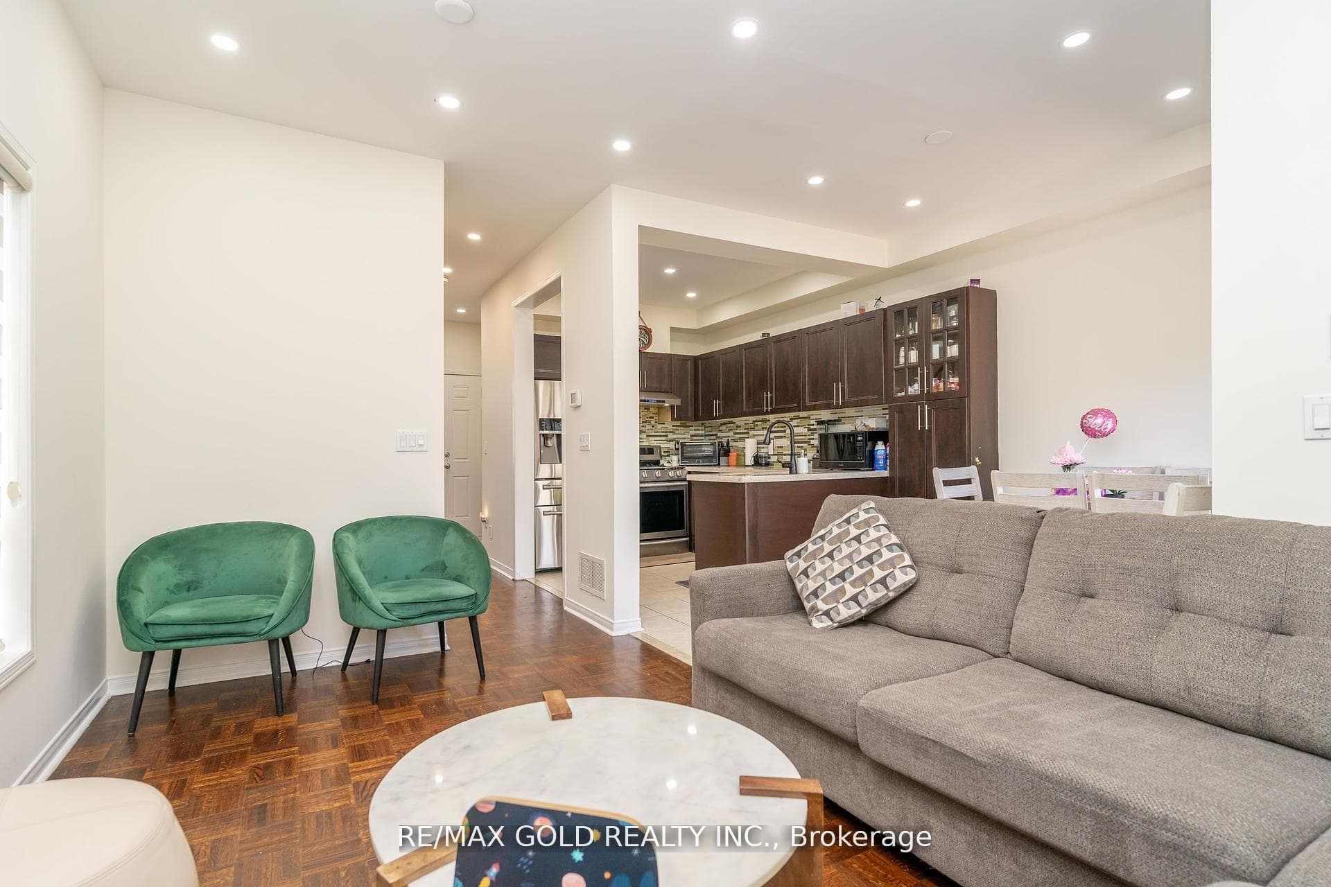 32 Rubysilver Drive photo 10