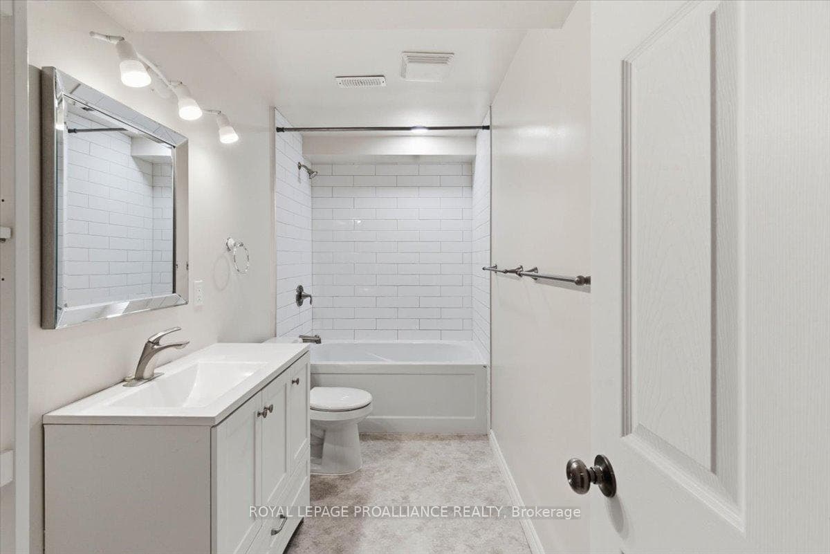 1342 Eagle Crescent photo 35