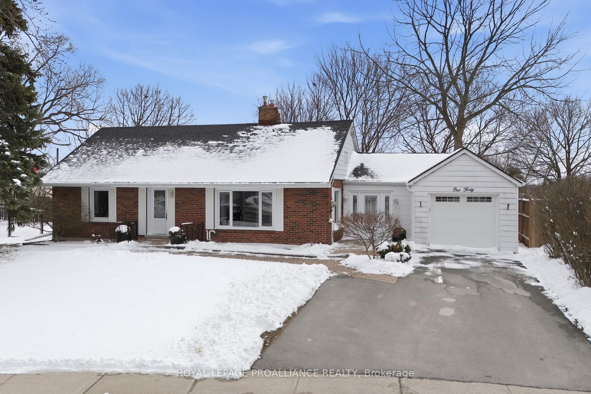 140 Hastings Drive photo 1