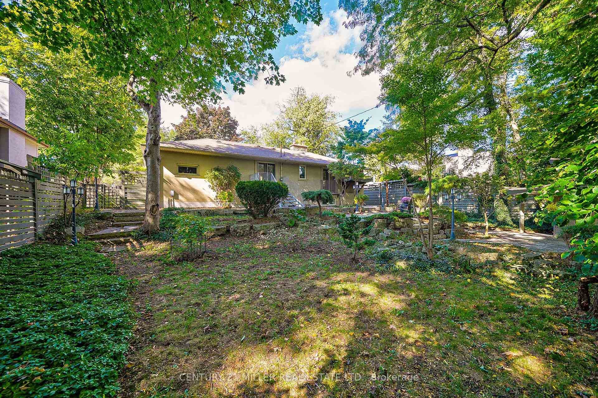 1386 Hixon Street photo 32