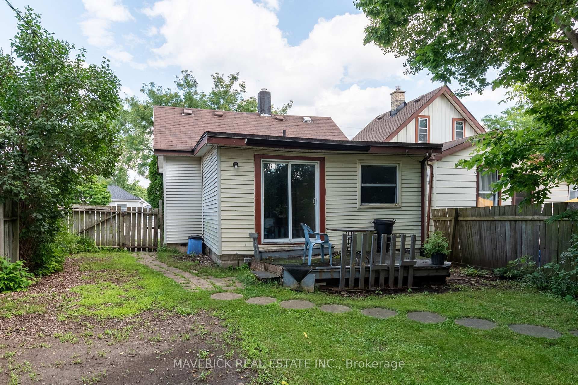 77 St Julien Street photo 17