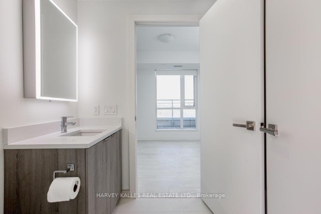 223 St Clair Avenue Unit 711 photo 16