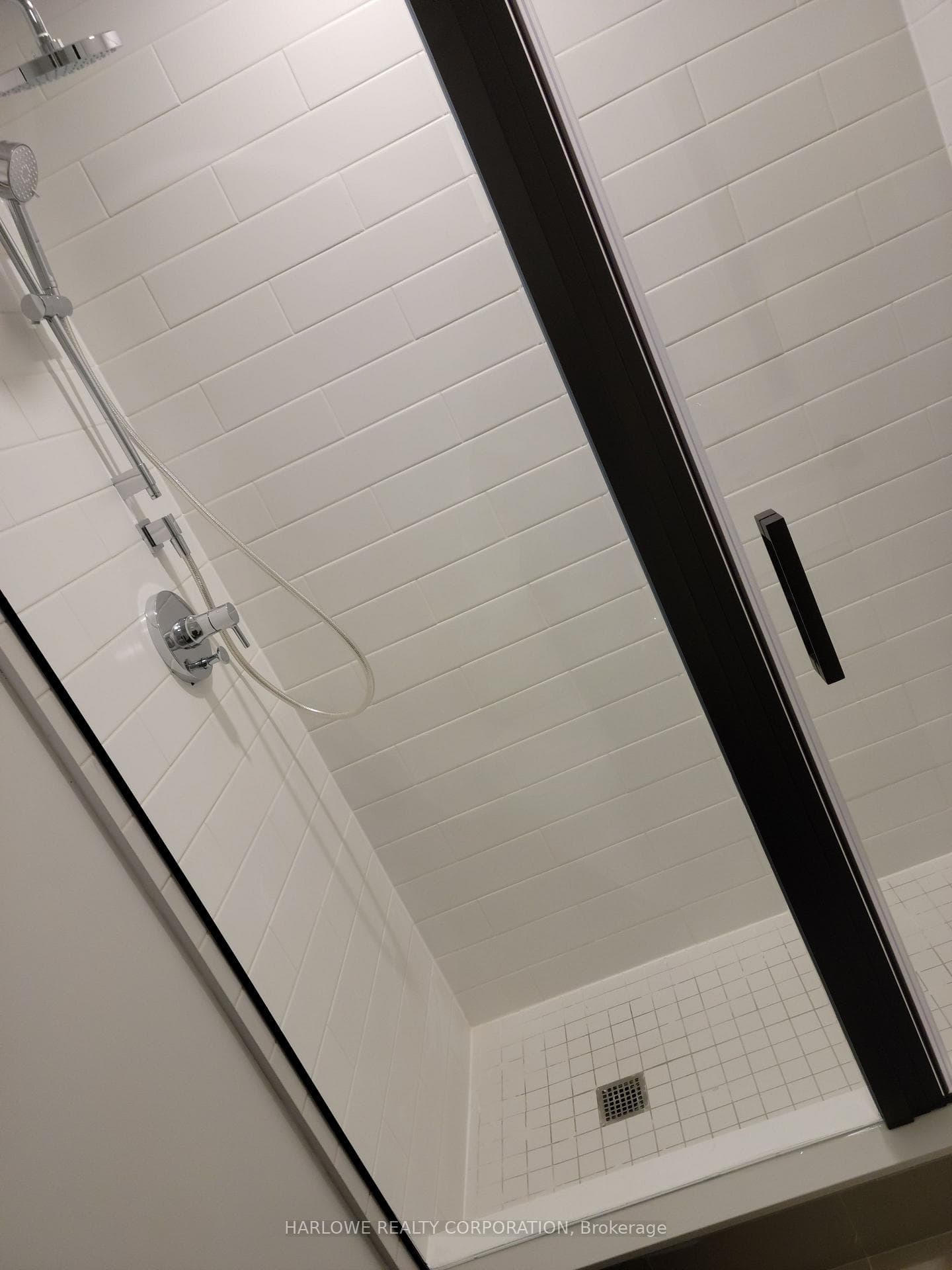 57 Brock Avenue Unit 514 photo 8
