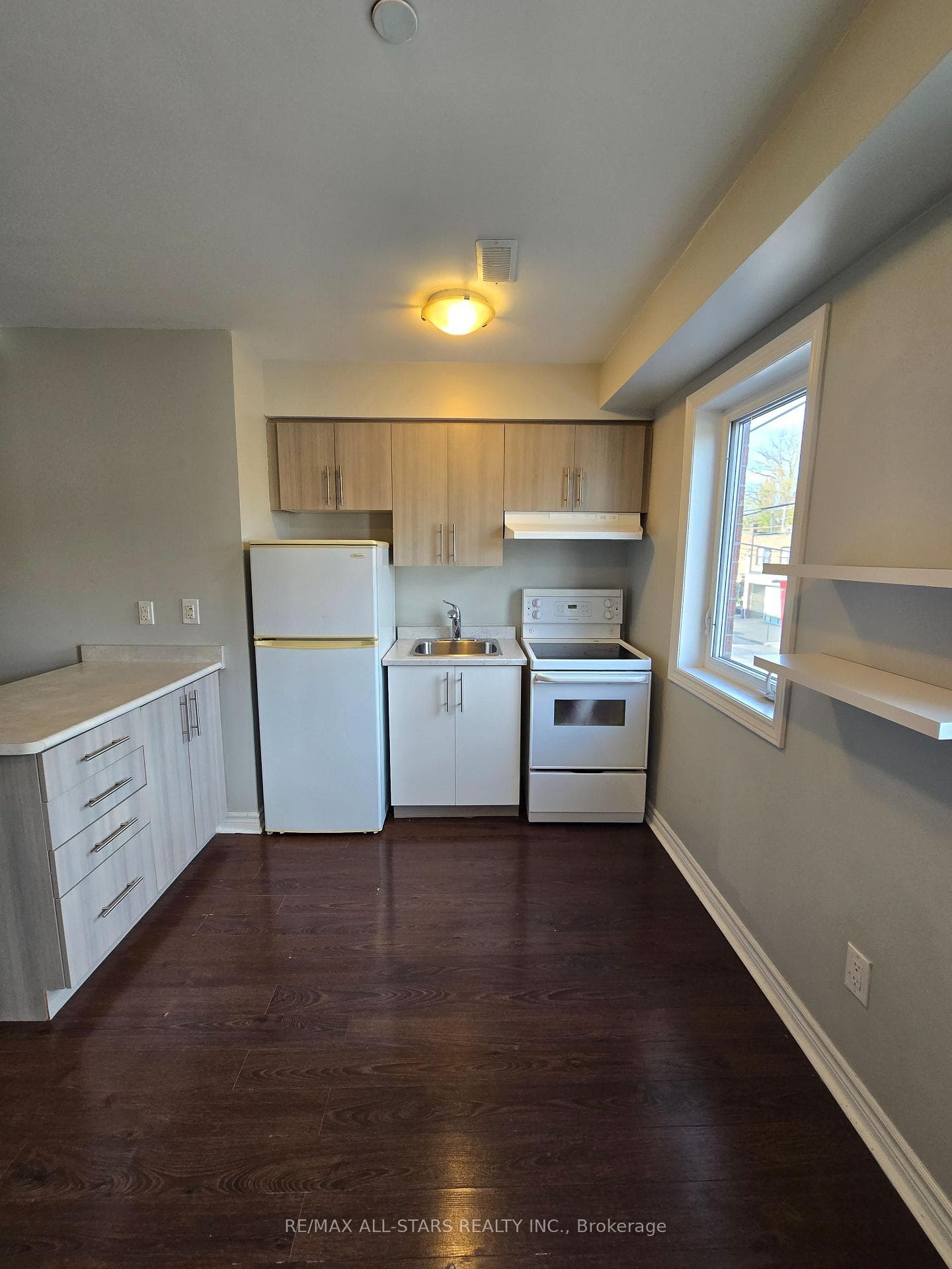 109 Rushbrooke Avenue Unit 2 photo 3