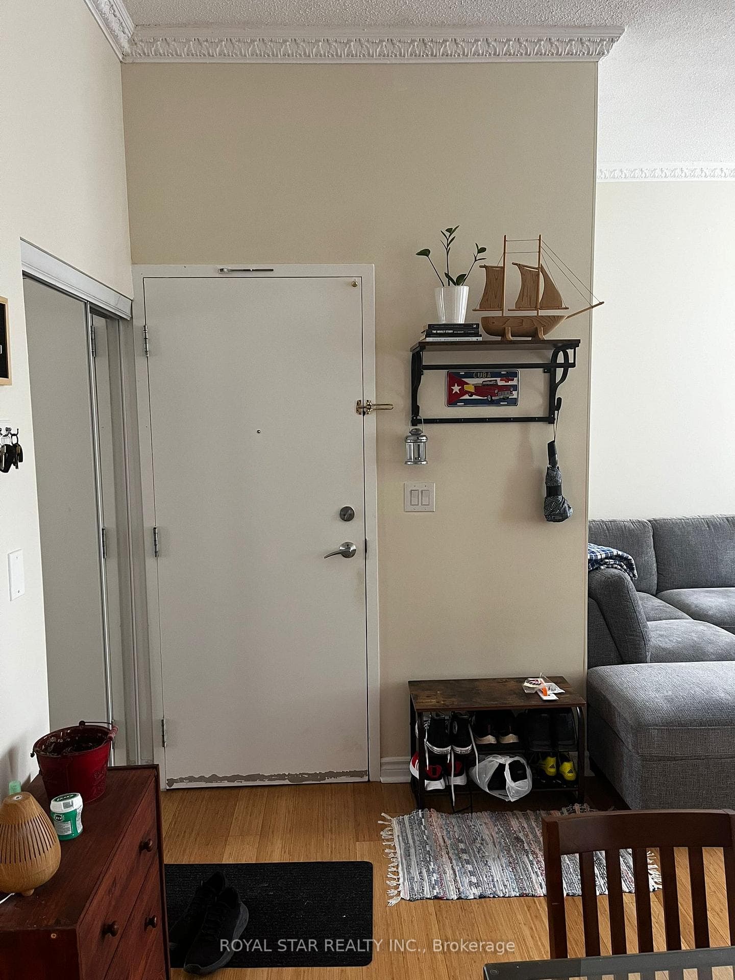 225 Wellesley Street Unit 104 photo 2