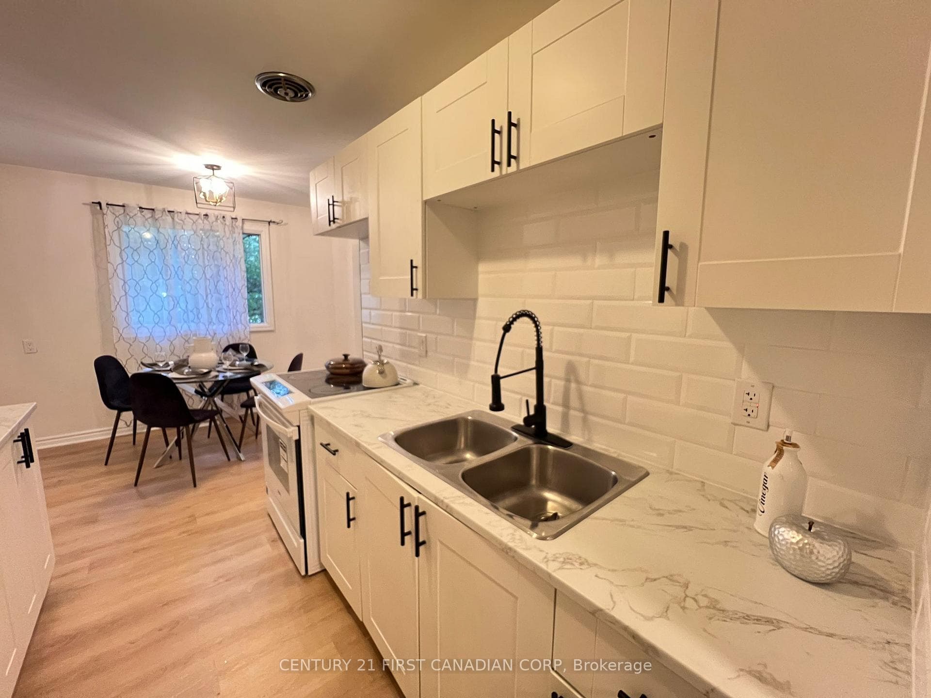 189 Boullee Street Unit 18 photo 11