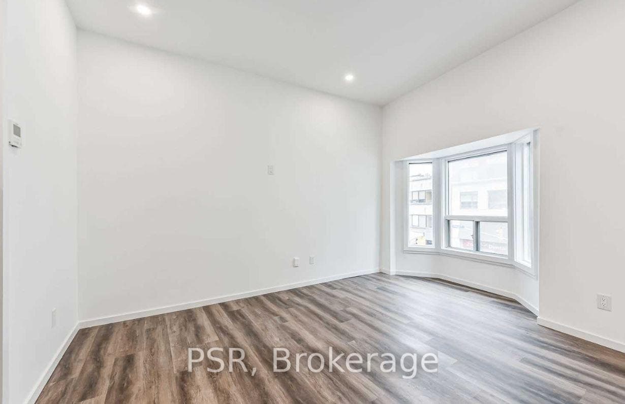 1989 Yonge Street Unit PH301 photo 5