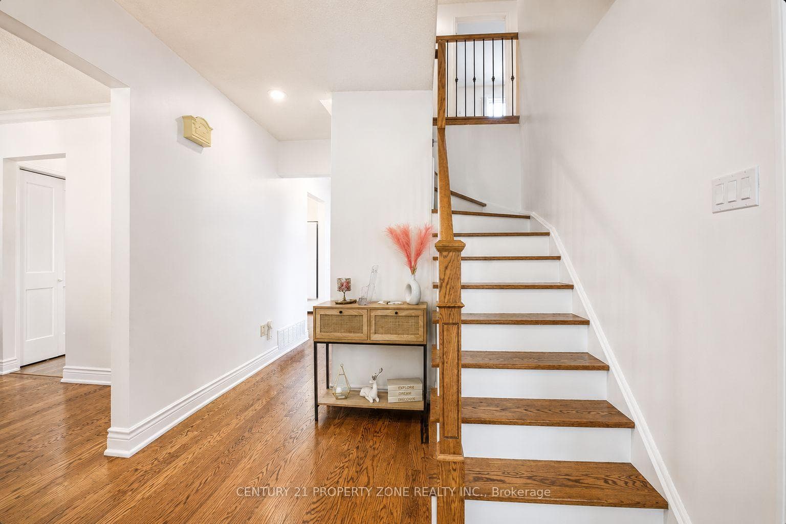 27 Madrid Crescent photo 5