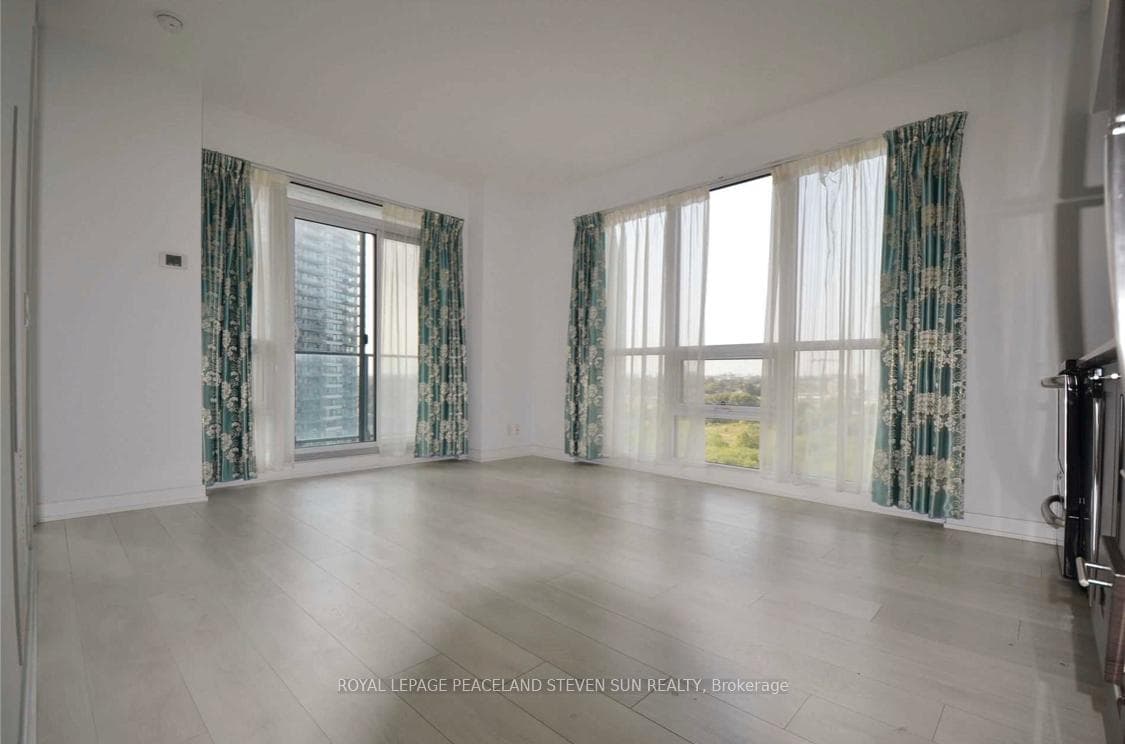 2212 Lake Shore Boulevard Unit 1606 photo 4