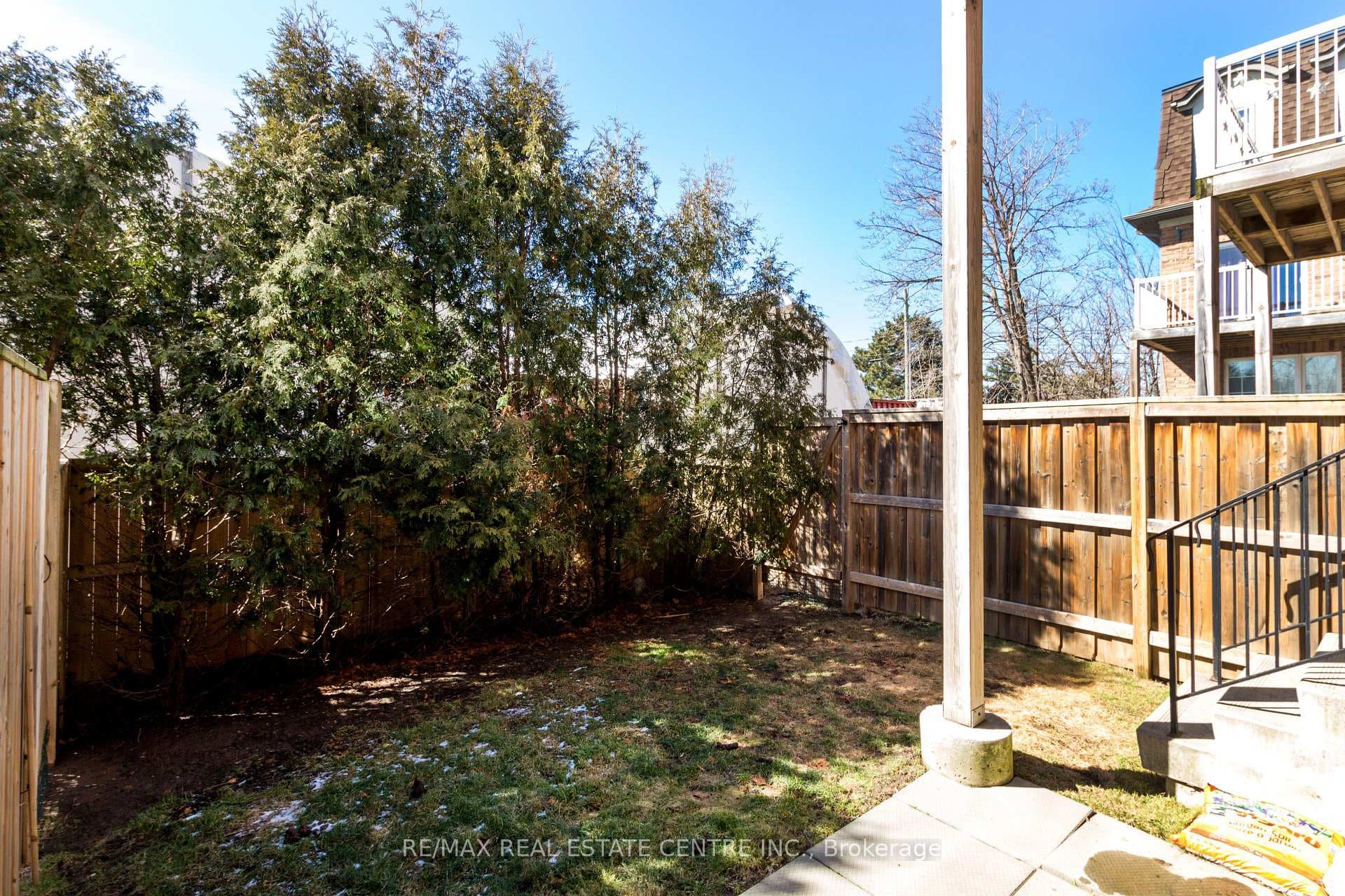 2220 Queensway Drive Unit 10 photo 29
