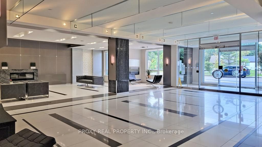 7167 Yonge Street Unit 901 photo 4