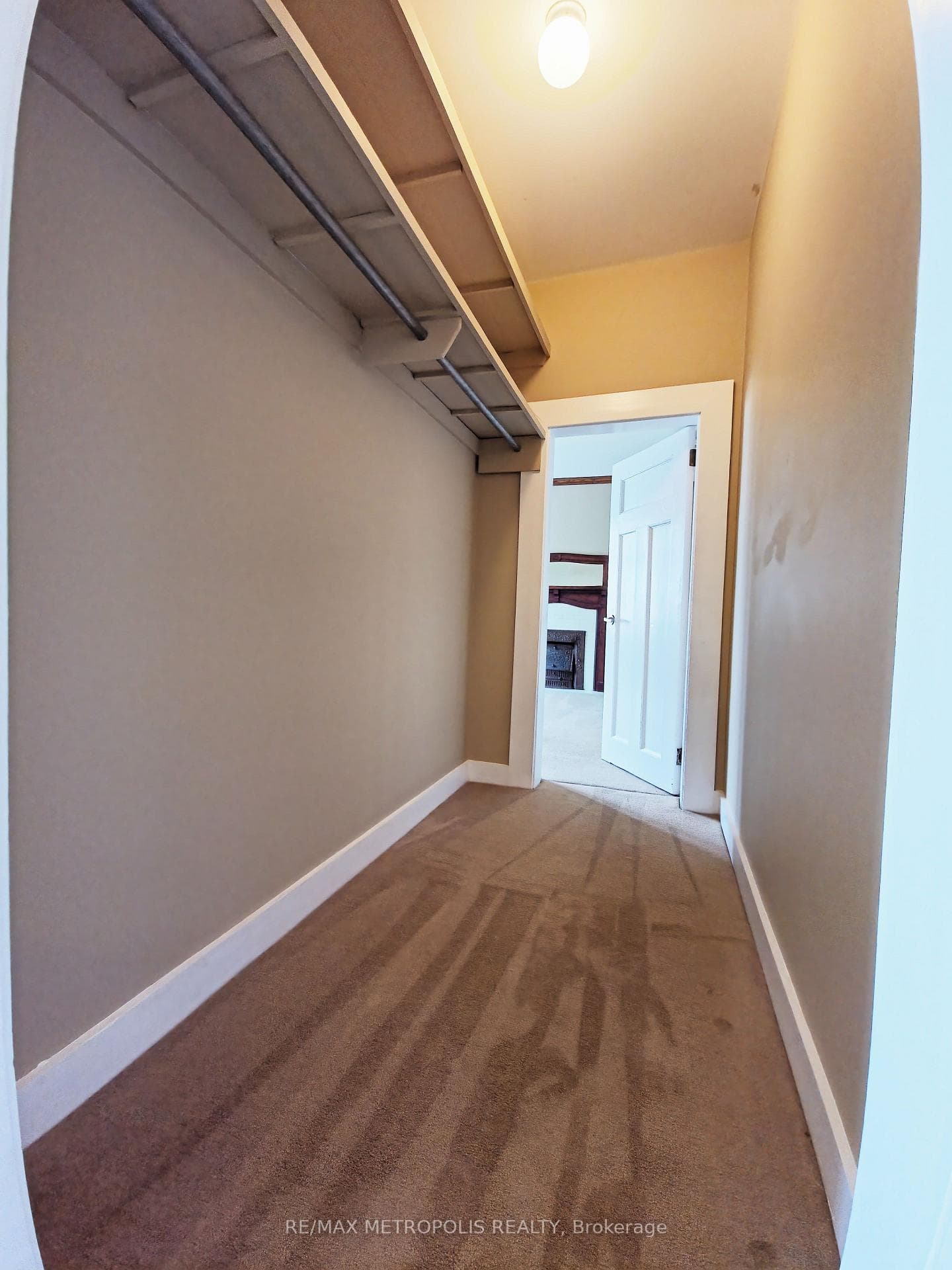 1110 Simcoe Street Unit Upper #2 photo 7
