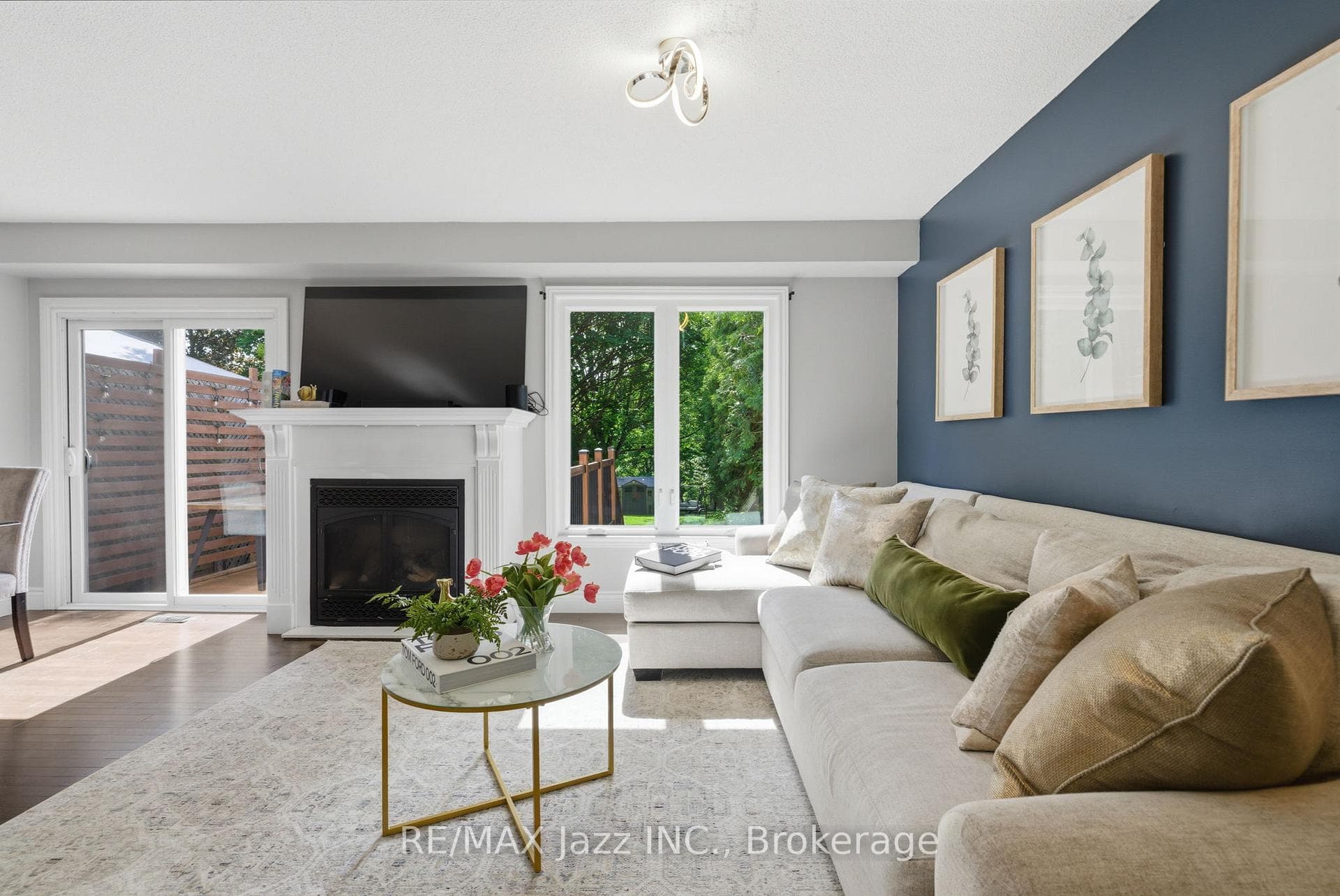 555 Cobblehill Drive photo 16