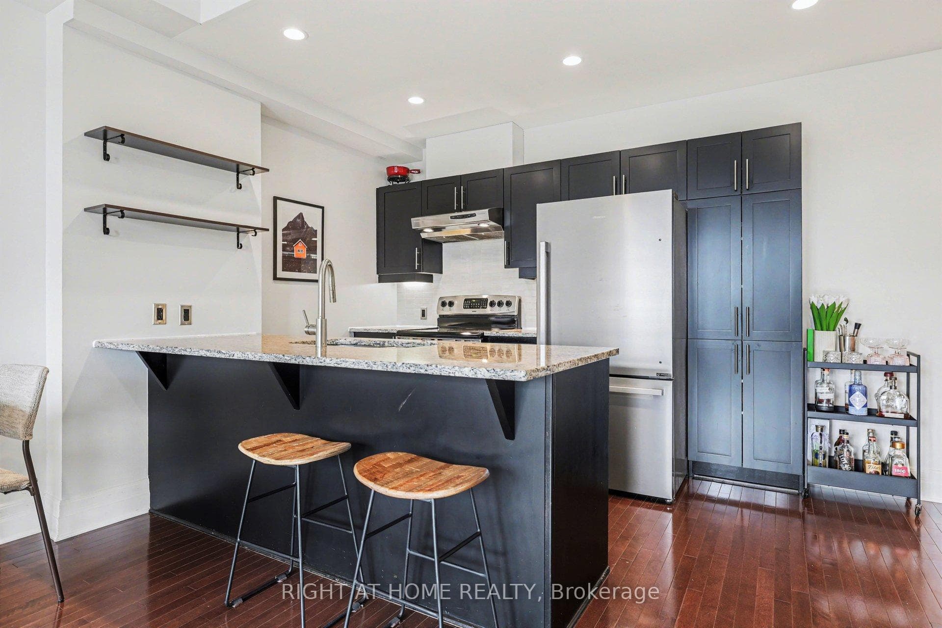 330 Loretta Avenue Unit 810 photo 12