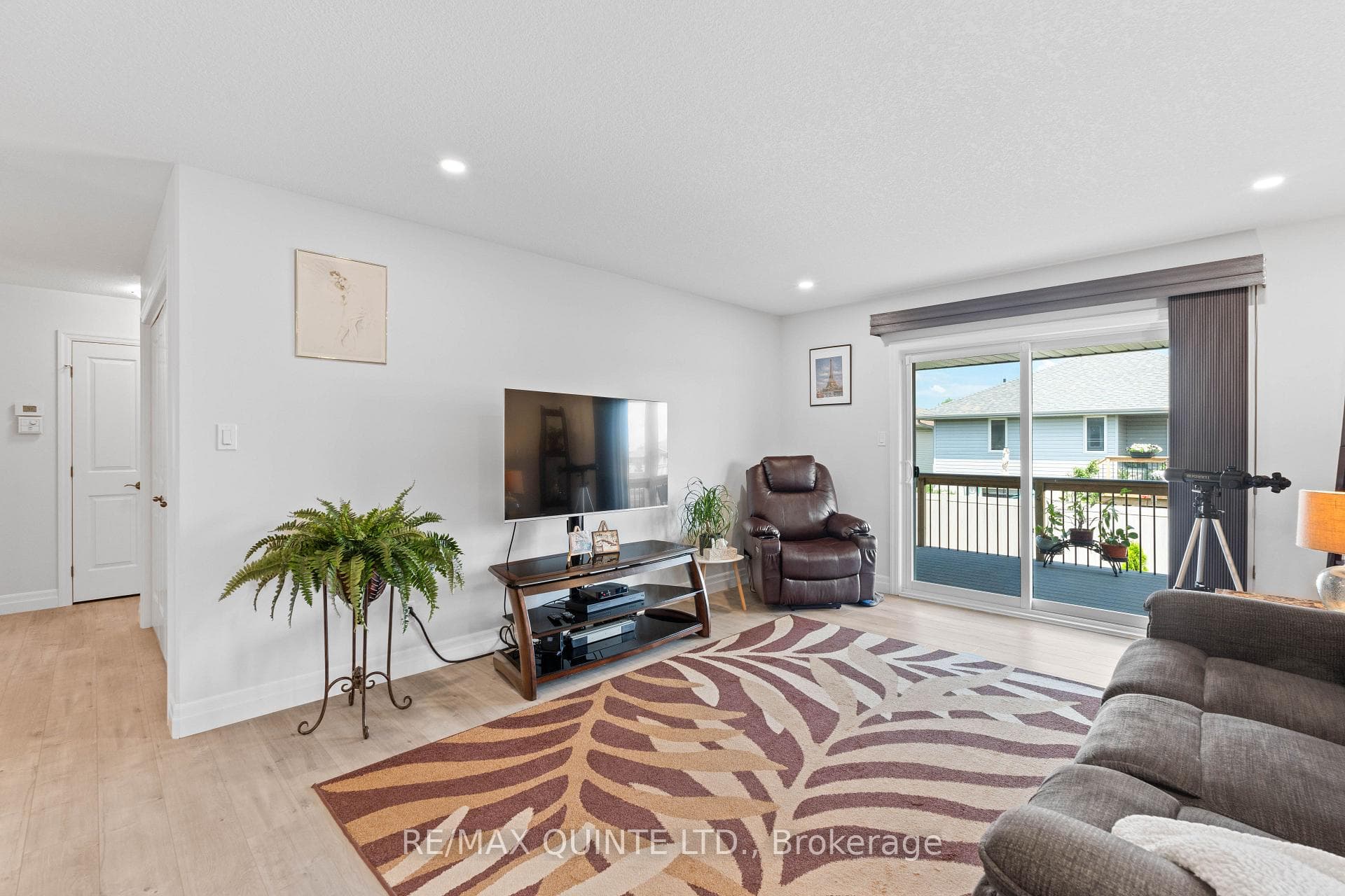 150 ROLLINS Drive photo 15