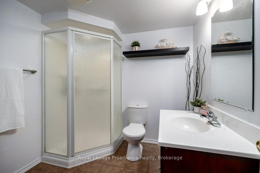 92 Wallbridge Crescent photo 33