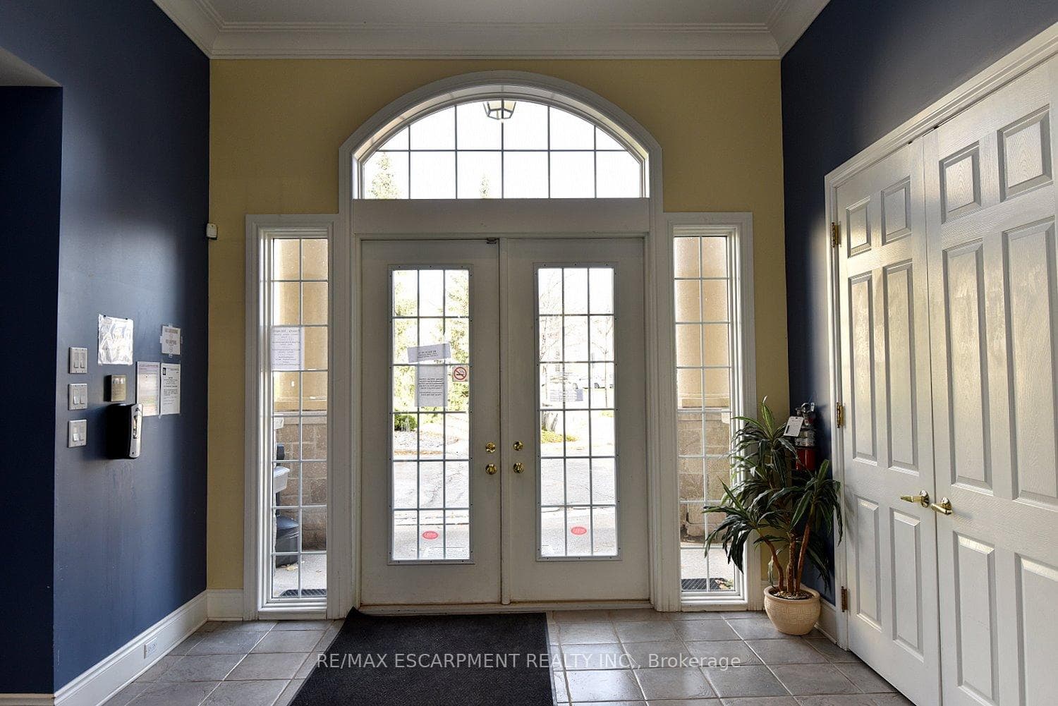 1421 Walkers Line Unit 203 photo 42