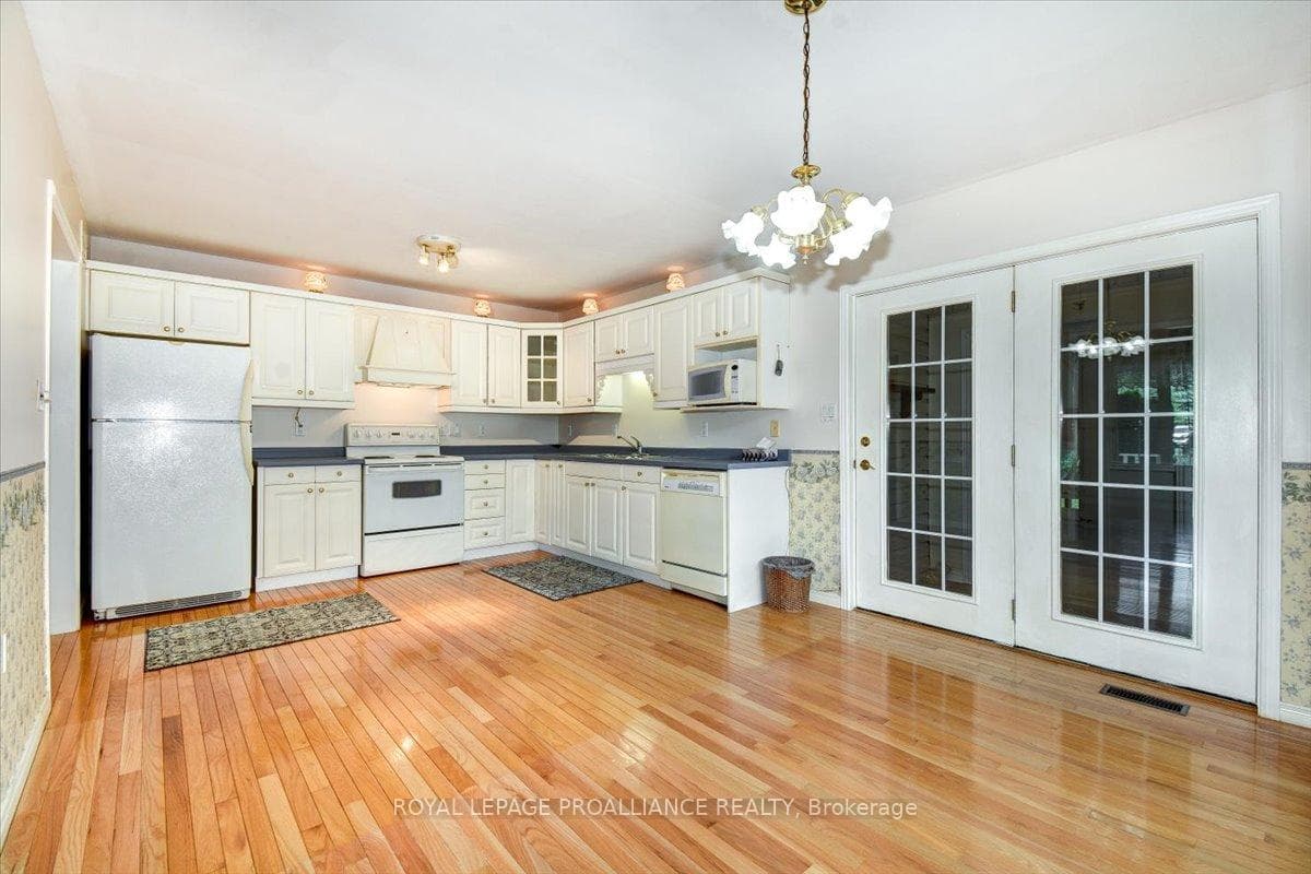 34 South Maloney Street photo 6