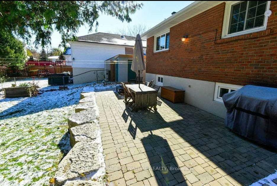 133 Porchester Drive photo 28
