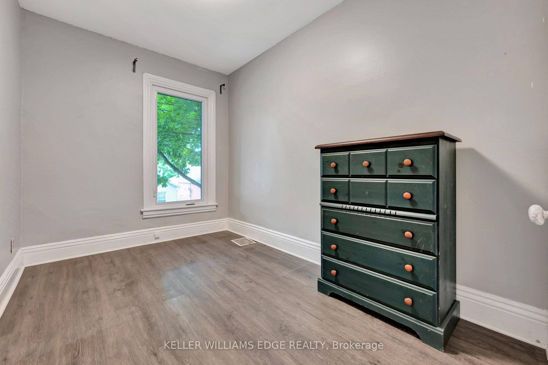 120 Emerald Street photo 20