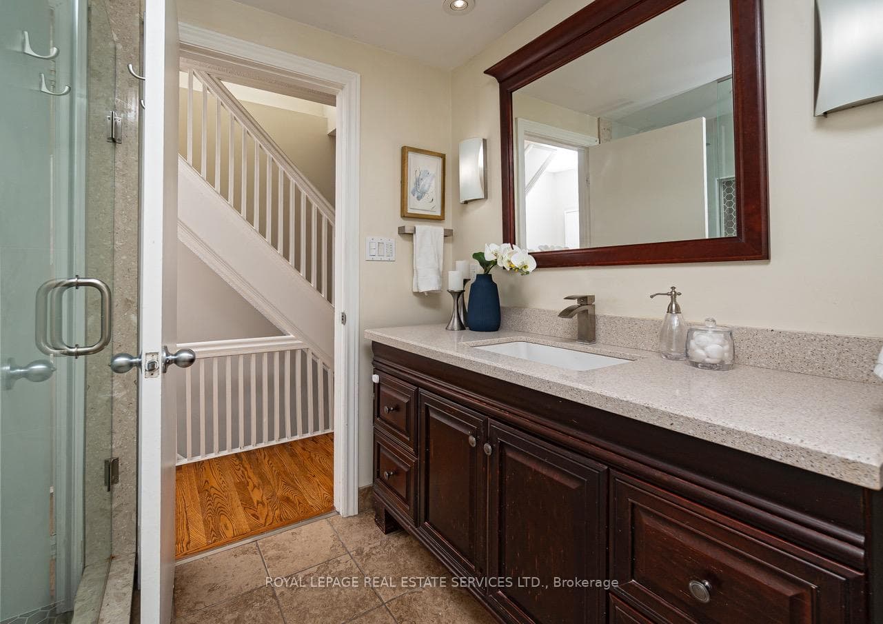 132 Bertmount Avenue photo 18