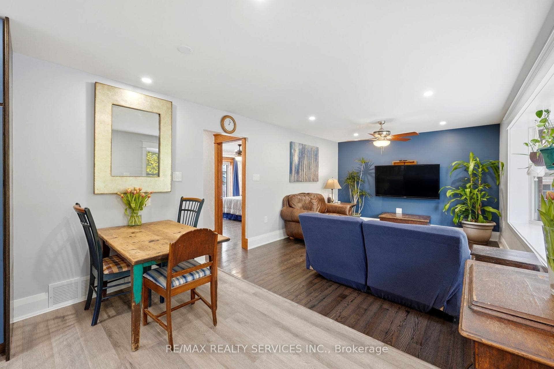 Perfect Open Concept ! Super Bright :)