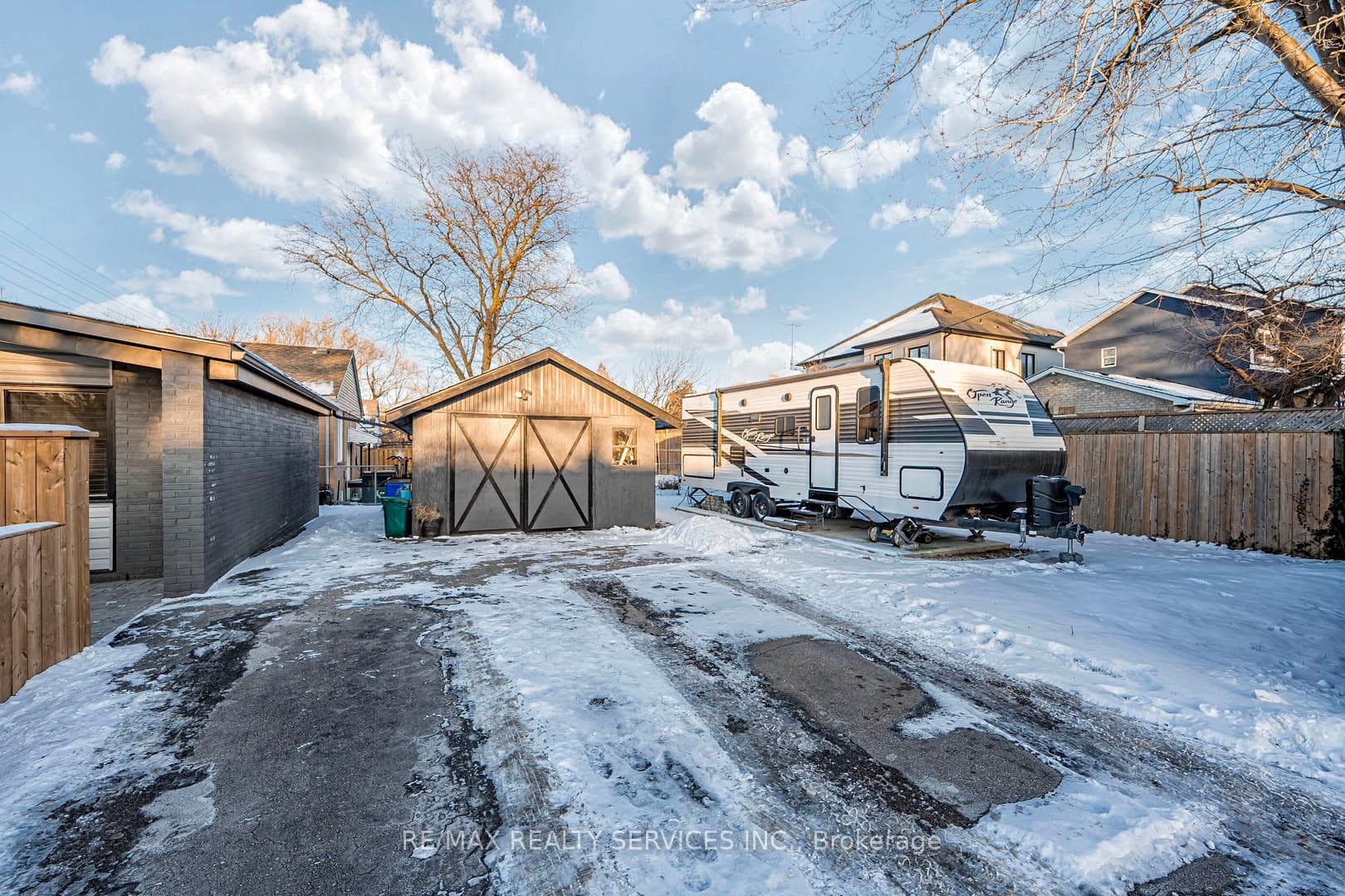 294 Steeles Avenue photo 3
