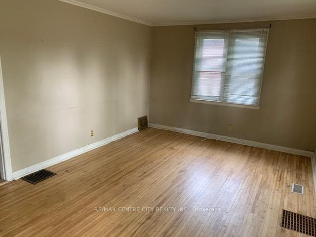 347 Thiel Street photo 5