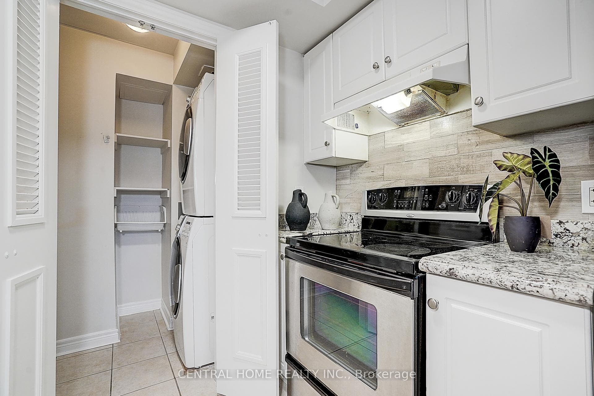 76 Aerodrome Crescent Unit 302 photo 18