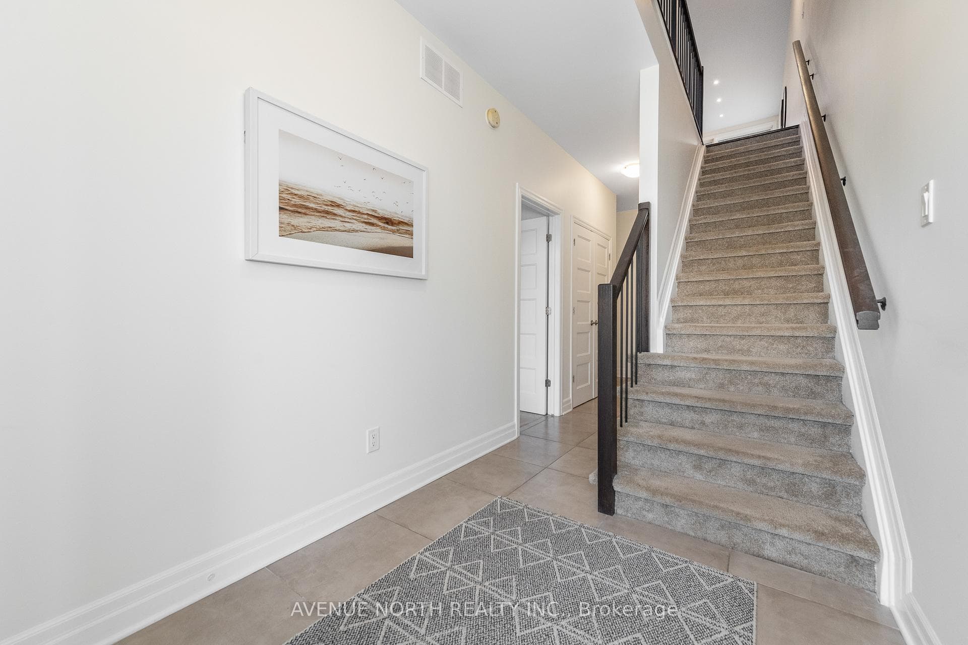 938 Woodroffe Avenue photo 5