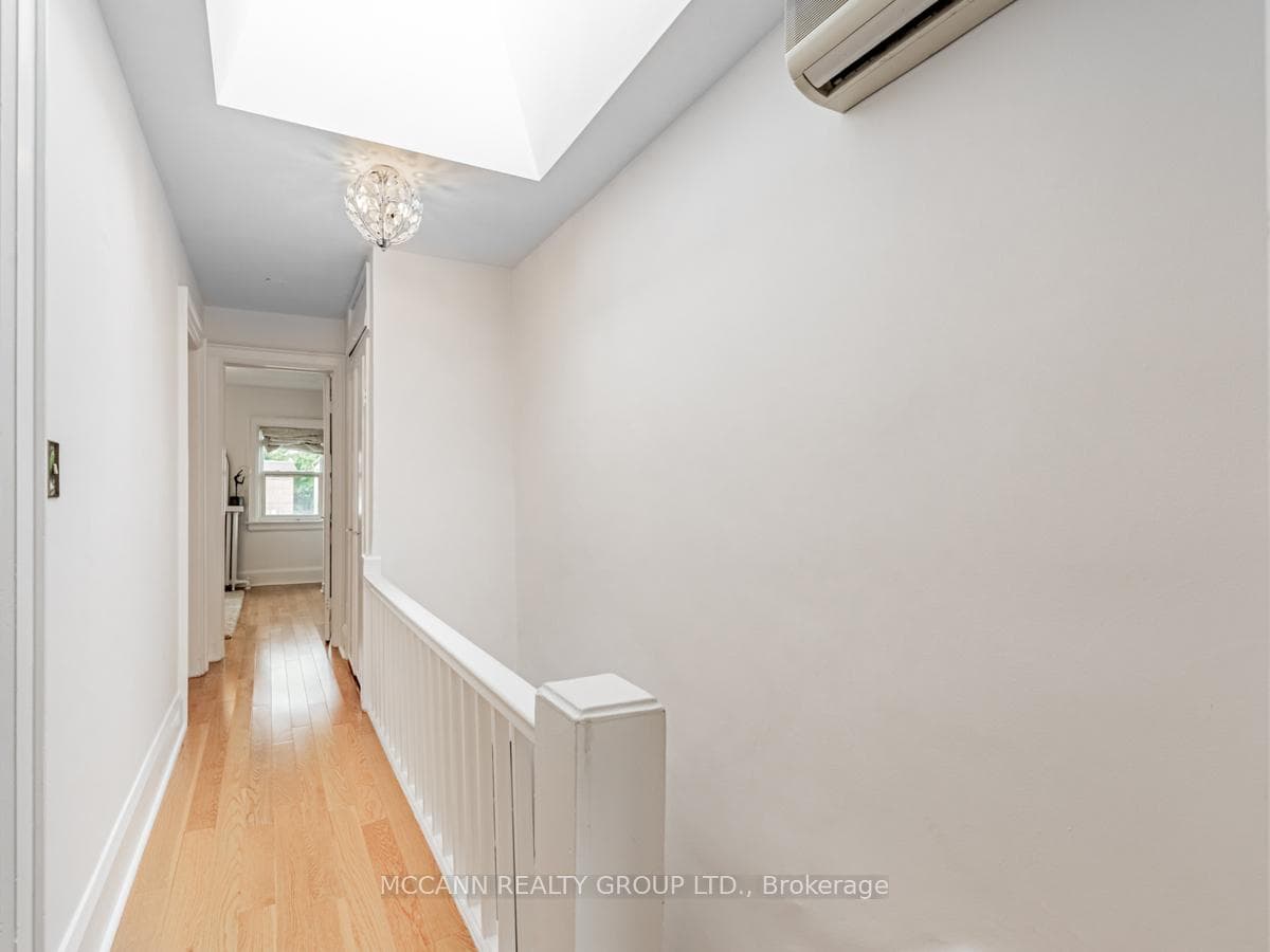 121 Roslin Avenue photo 17